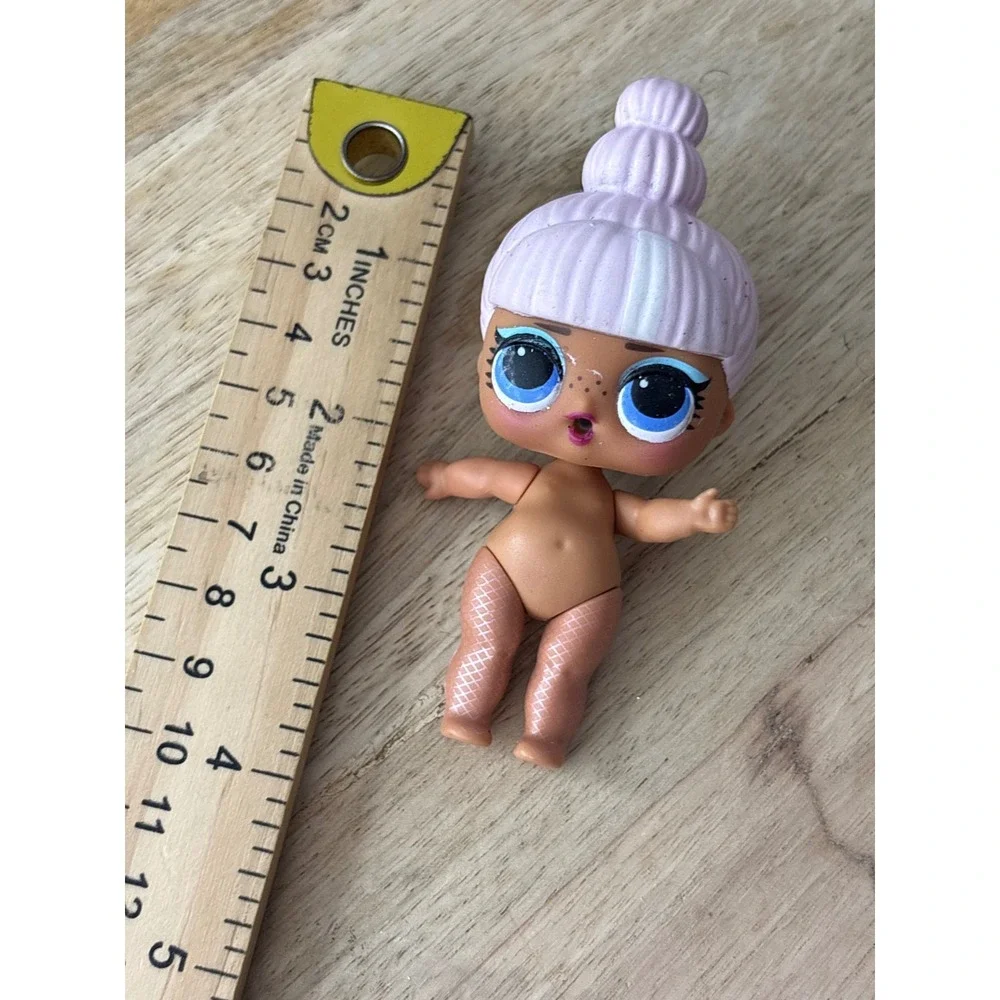 MGA Entertainment LOL Surprise Lil Sister Doll Lavender Hair 39218WFE 3 Inch Toy
